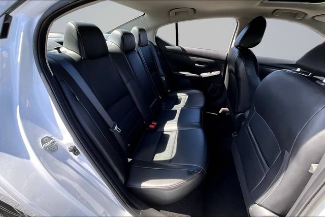 Used 2023 Nissan Sentra SR w/ SR Premium Package FWD image 24