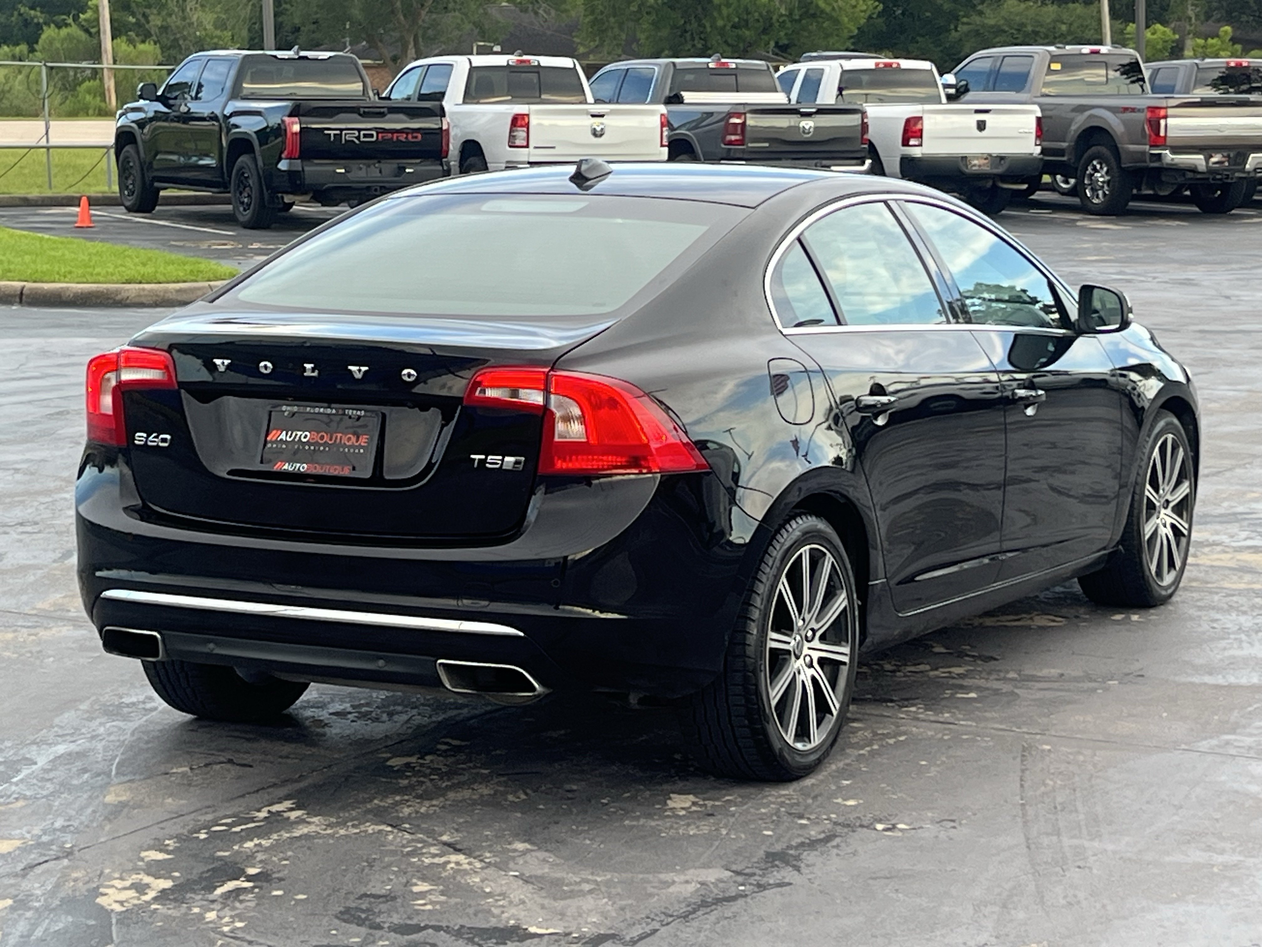 Used 2017 Volvo S60 T5 Inscription Platinum w/ Climate Package AWD/4WD image 9