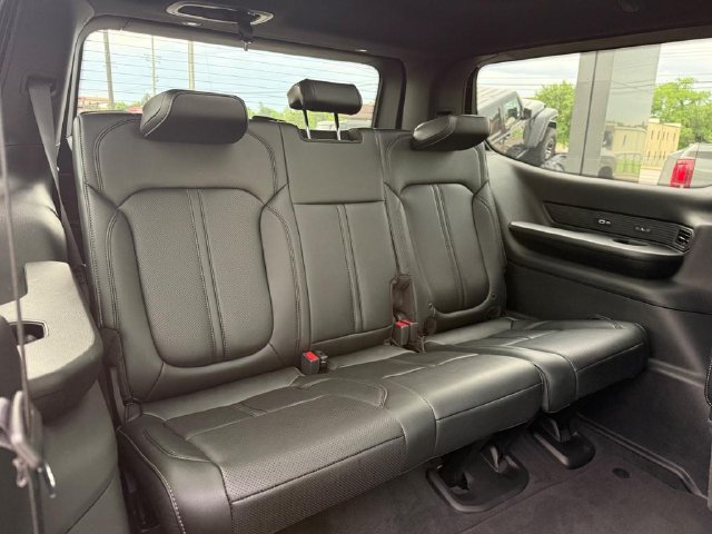 New 2026 Jeep Grand Wagoneer Limited AWD/4WD image 12