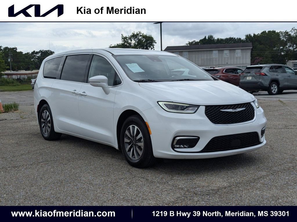 Used 2022 Chrysler Pacifica Touring-L