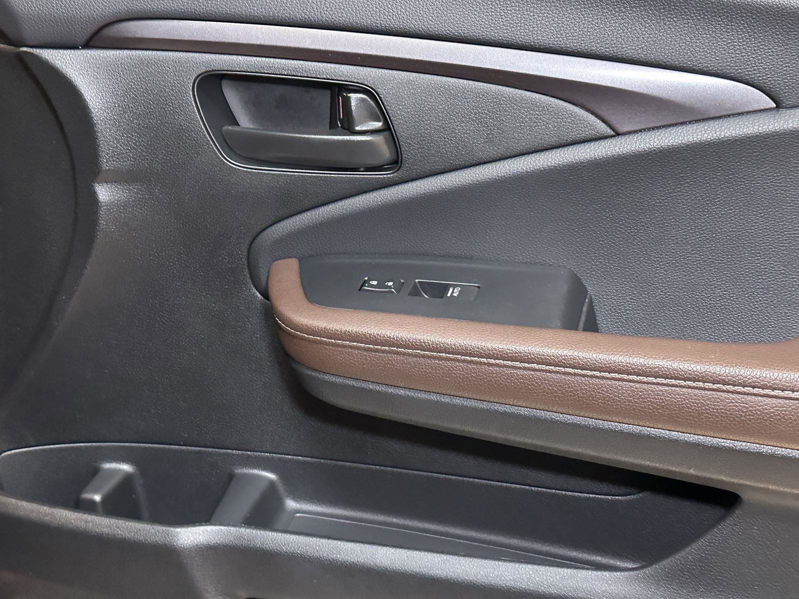 Certified 2024 Honda Passport EX-L image 38