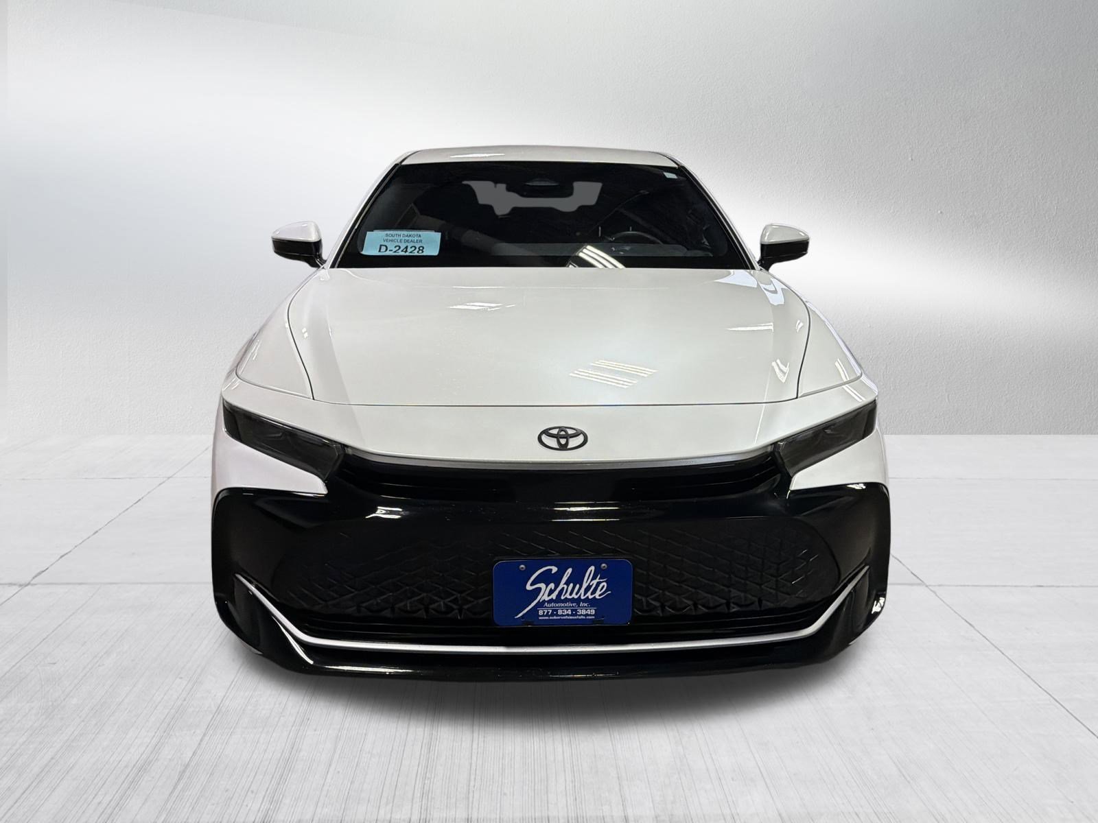 Used 2023 Toyota Crown XLE image 2