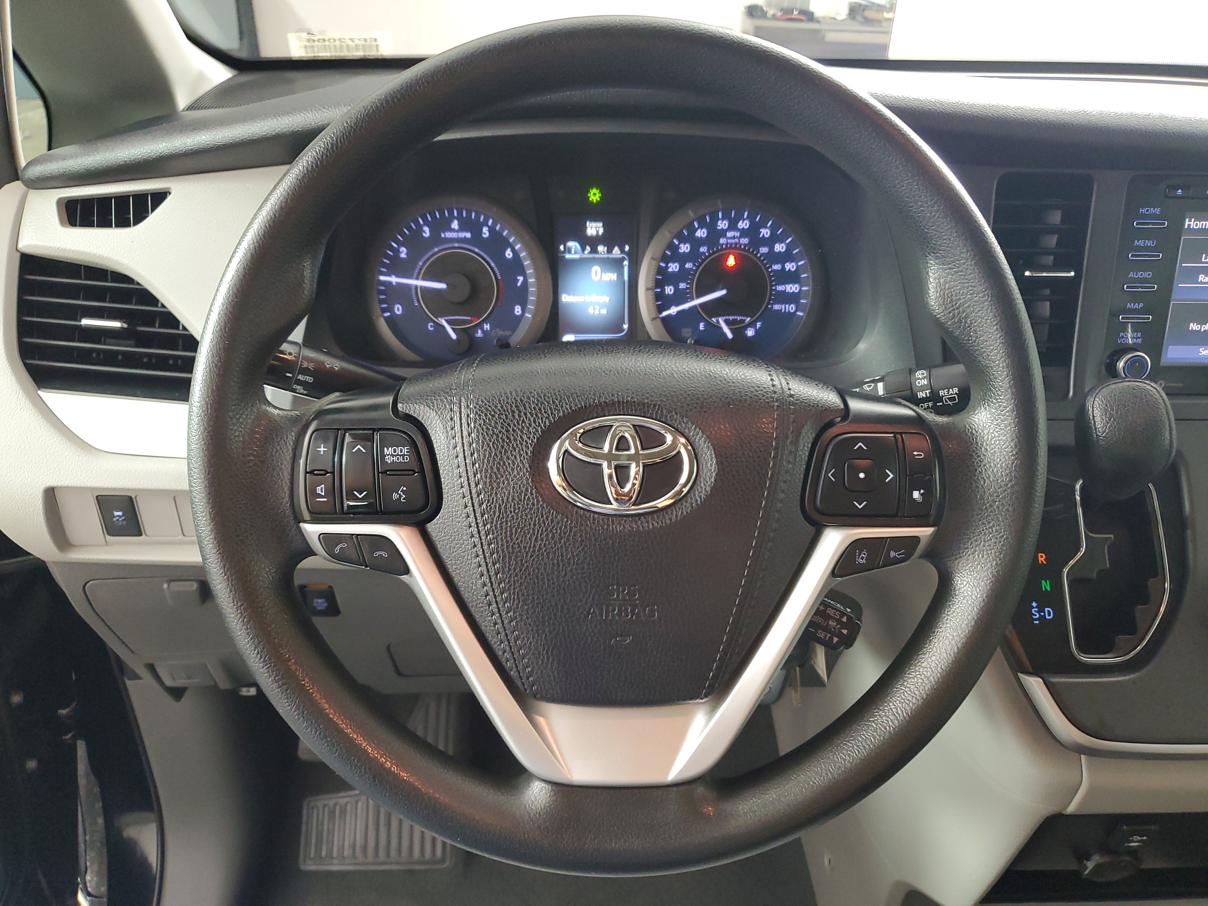 Used 2020 Toyota Sienna LE w/ Carpet Mat Package FWD image 20