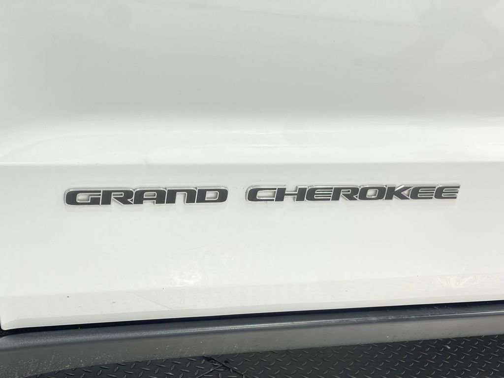 Used 2017 Jeep Grand Cherokee Limited image 39