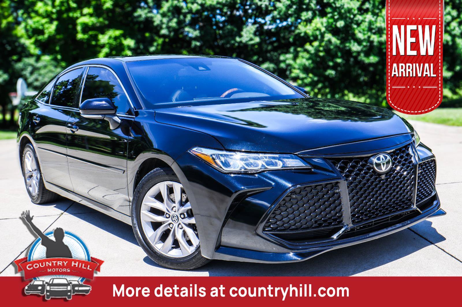 Used 2019 Toyota Avalon XLE w/ Moonroof Package FWD image 1