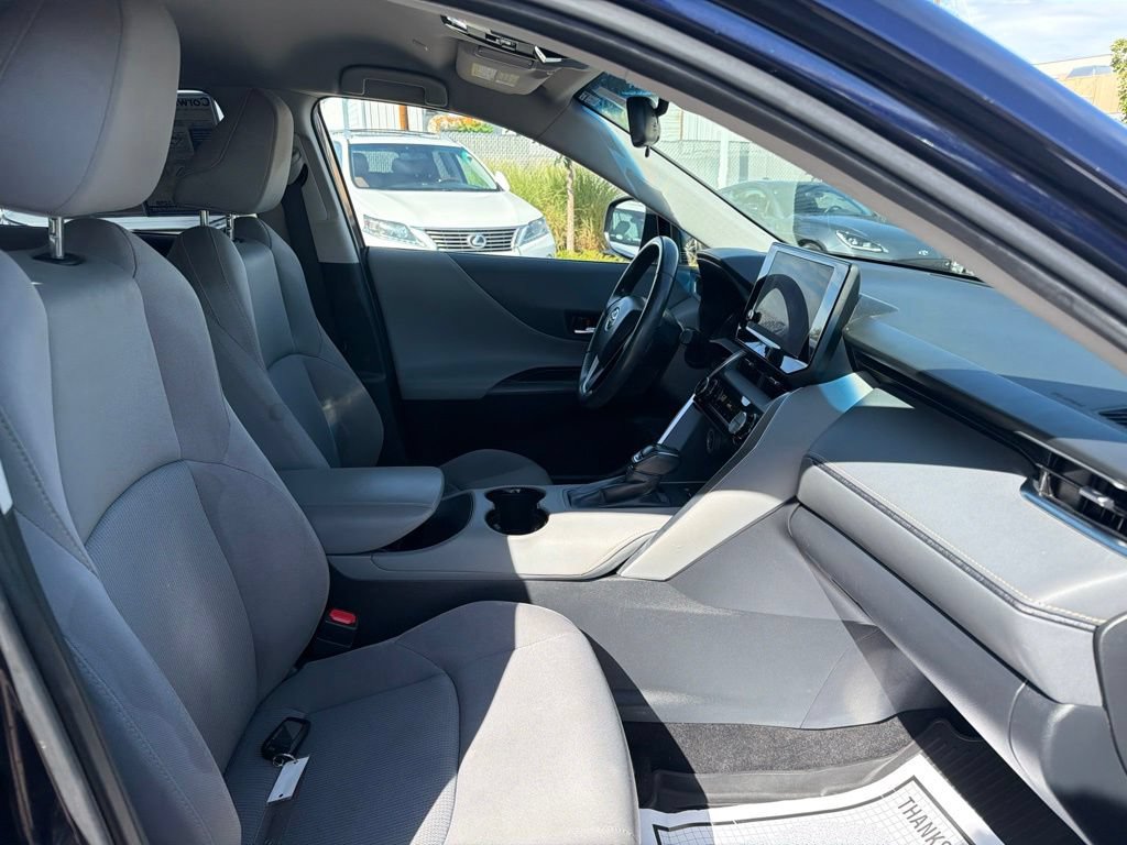 Used 2023 Toyota Venza LE AWD/4WD image 11