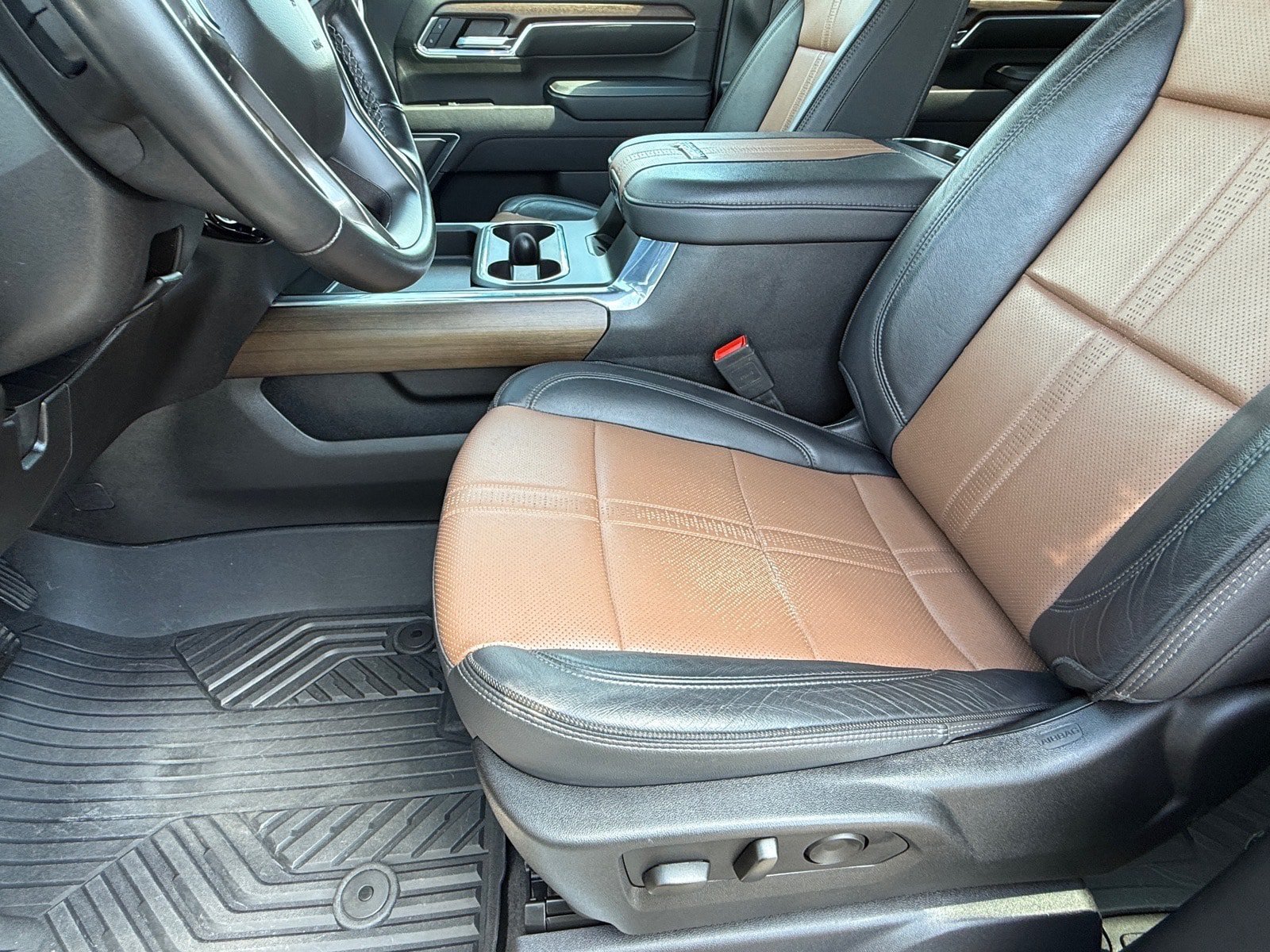 Used 2024 Chevrolet Silverado 2500 High Country w/ High Country Premium Package AWD/4WD image 13