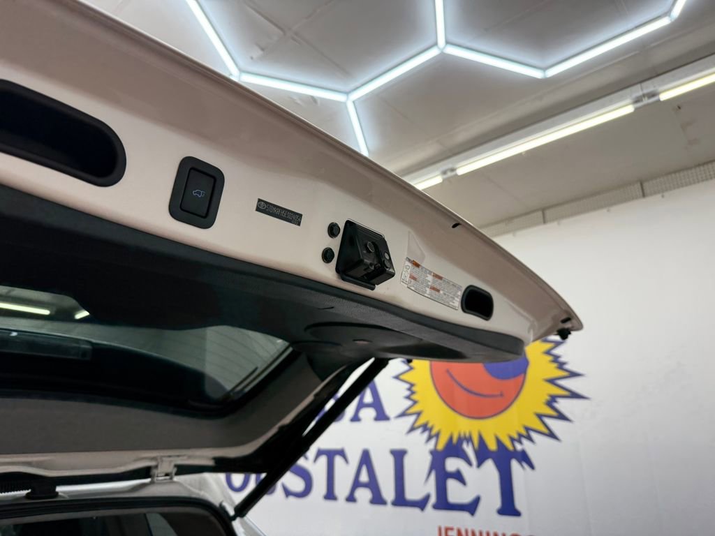 Used 2014 Toyota Highlander Limited w/ Driver Technology Package image 22