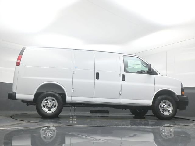 New 2026 Chevrolet Express 2500 w/ Driver Convenience Package image 32