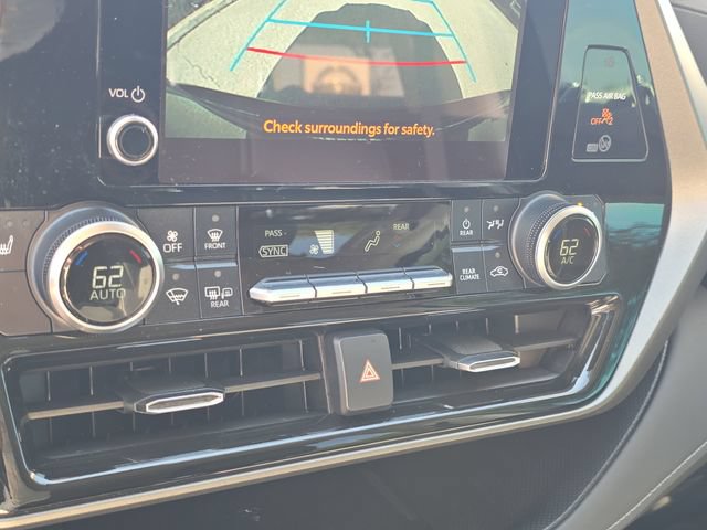 Used 2024 Toyota Highlander XLE AWD/4WD image 26