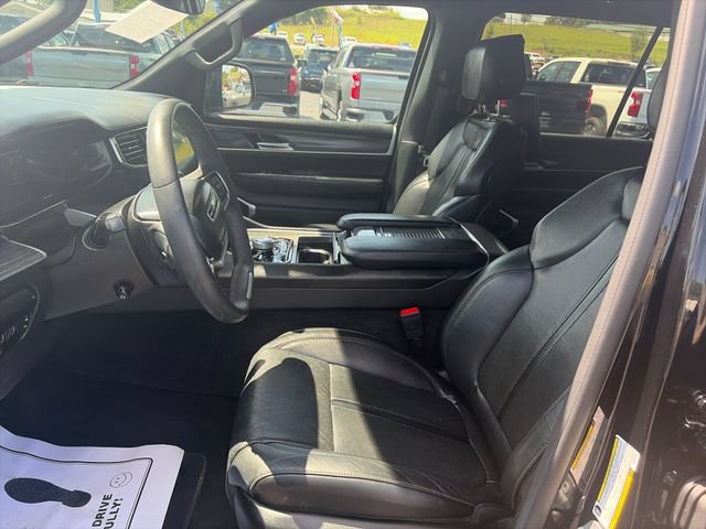 Used 2022 Jeep Wagoneer Series III w/ Rear Seat Video Group 1 AWD/4WD image 9