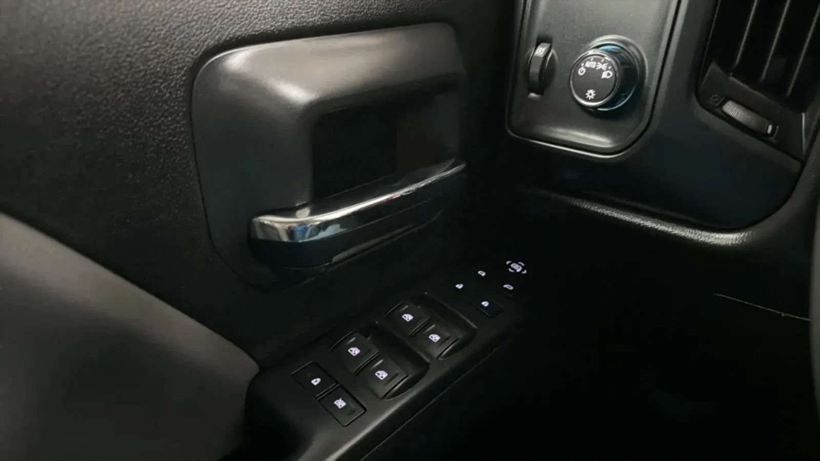 Used 2017 Chevrolet Silverado 1500 Custom w/ Custom Convenience Package RWD image 17