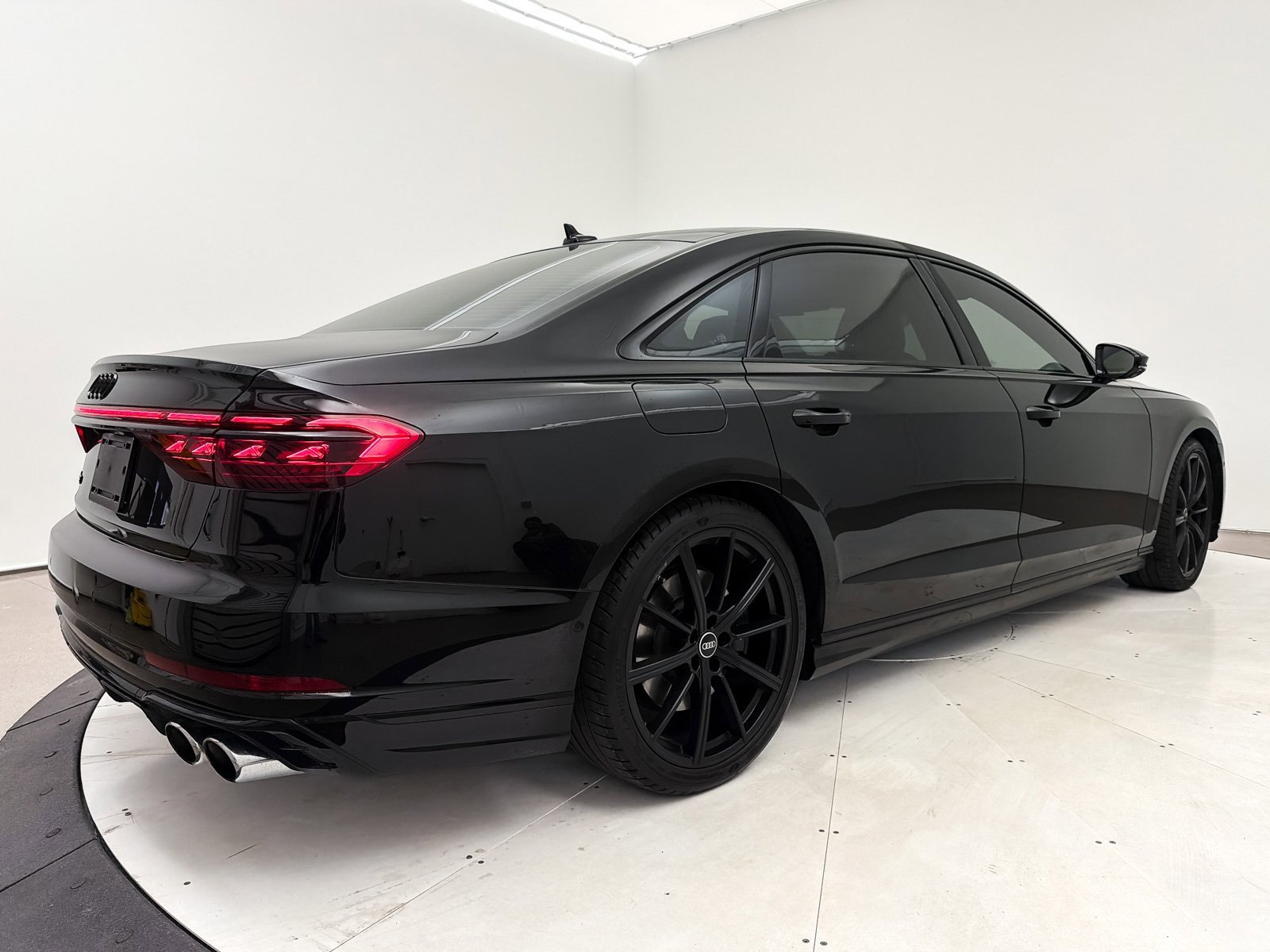 Used 2024 Audi S8 4.0T image 25