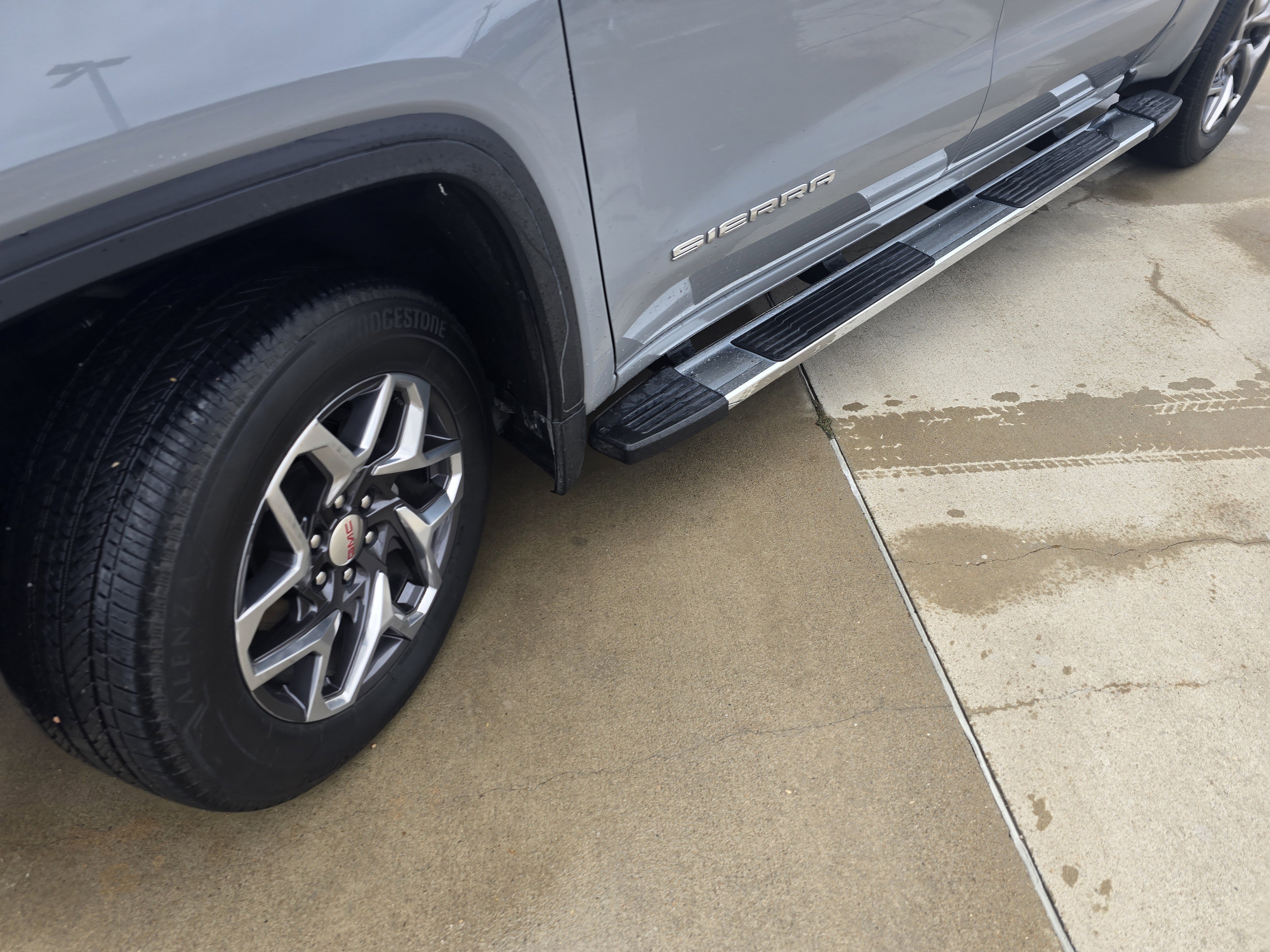 Used 2024 GMC Sierra 1500 SLE image 9