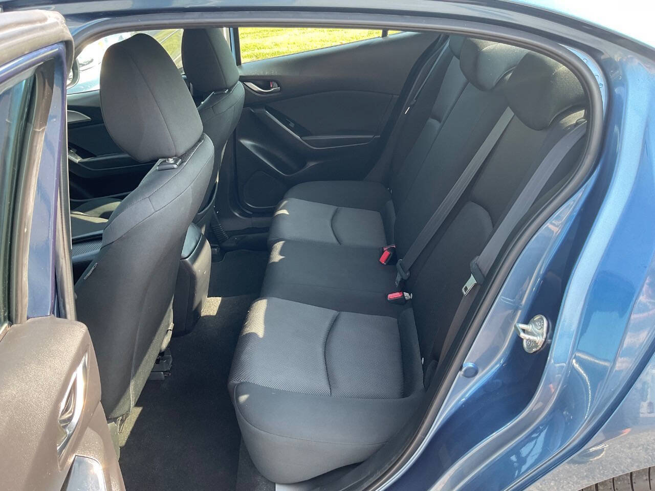 Used 2018 MAZDA MAZDA3 Sport FWD image 19