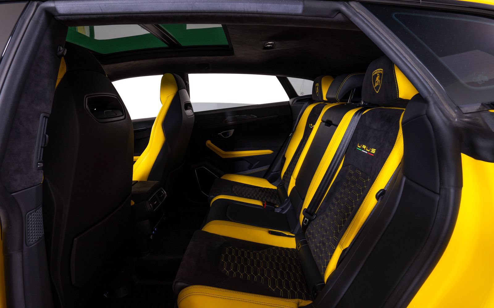 Used 2021 Lamborghini Urus AWD/4WD image 22