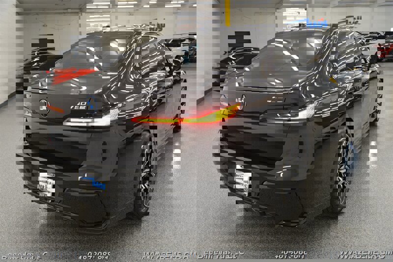 Used 2025 BMW 750e xDrive w/ Executive Package AWD/4WD image 9