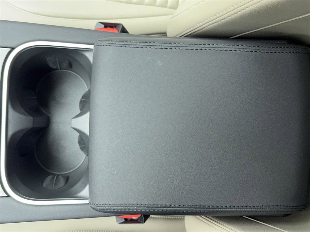 Used 2023 Land Rover Discovery Sport SE image 35