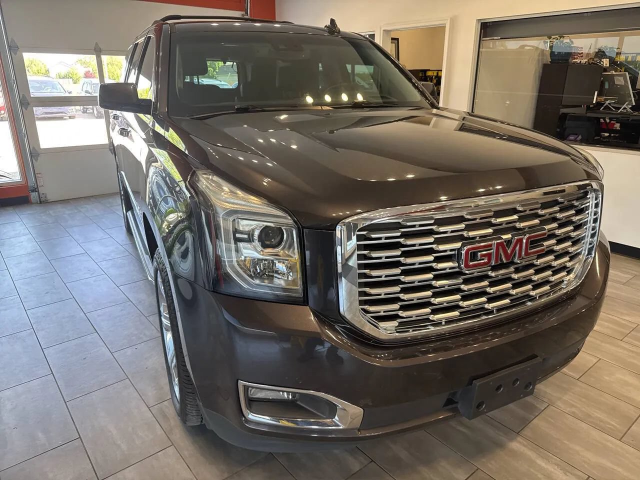 Used 2018 GMC Yukon Denali w/ Open Road Package AWD/4WD image 5