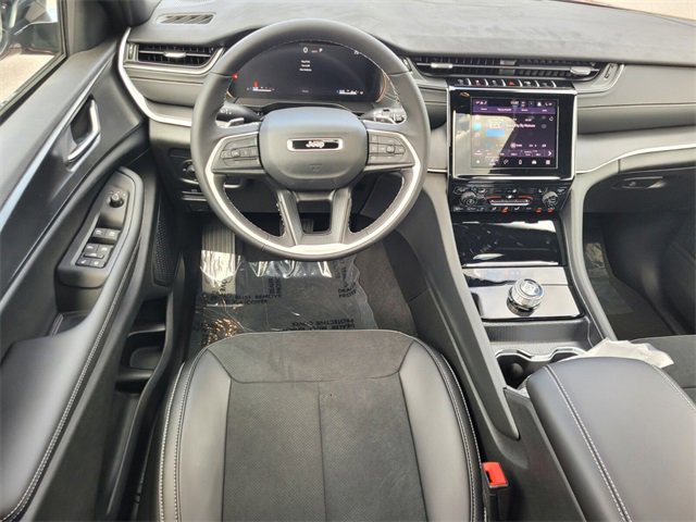 New 2025 Jeep Grand Cherokee Altitude image 9