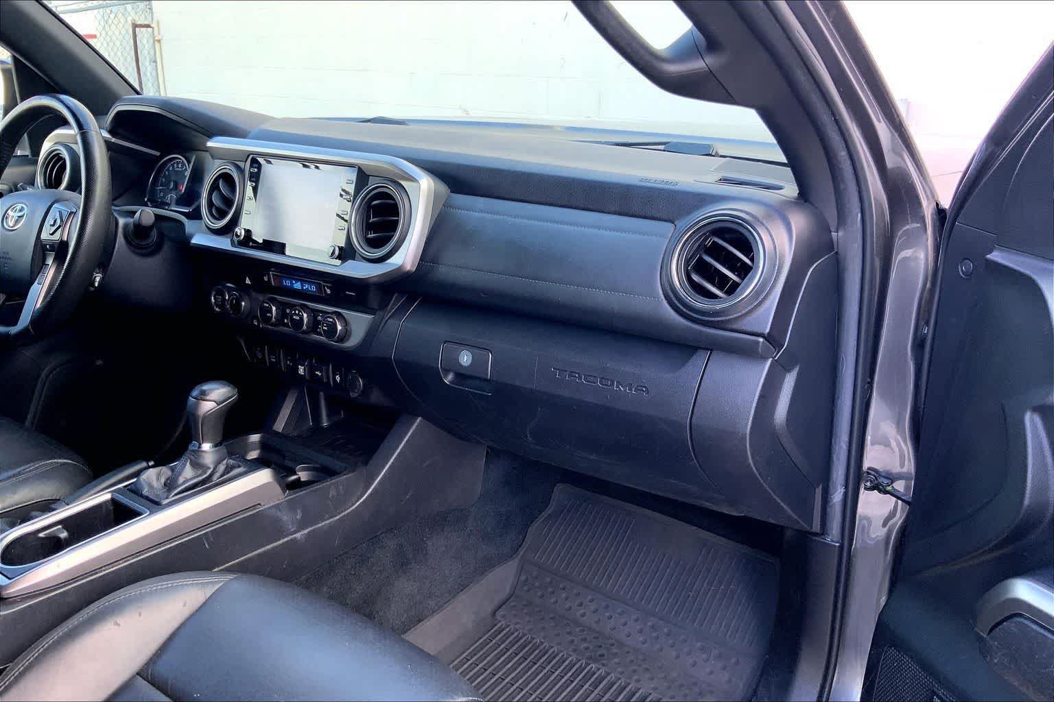 Used 2022 Toyota Tacoma Limited AWD/4WD image 23