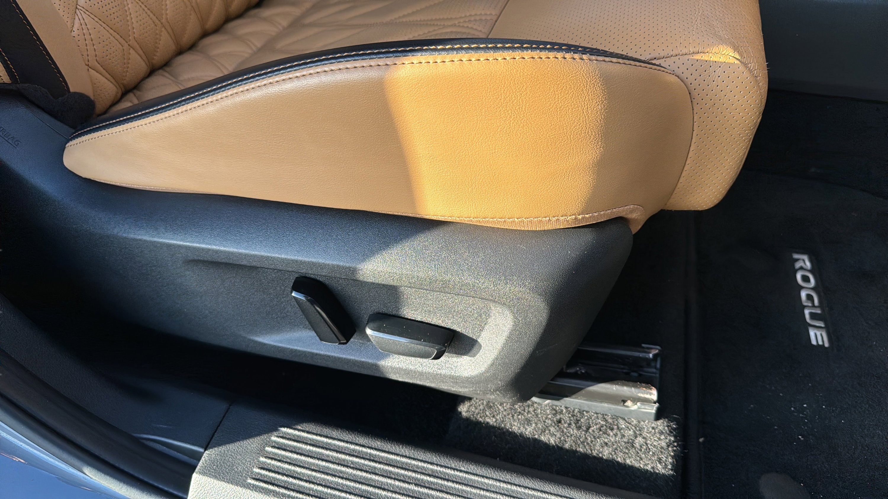 Used 2021 Nissan Rogue Platinum image 28