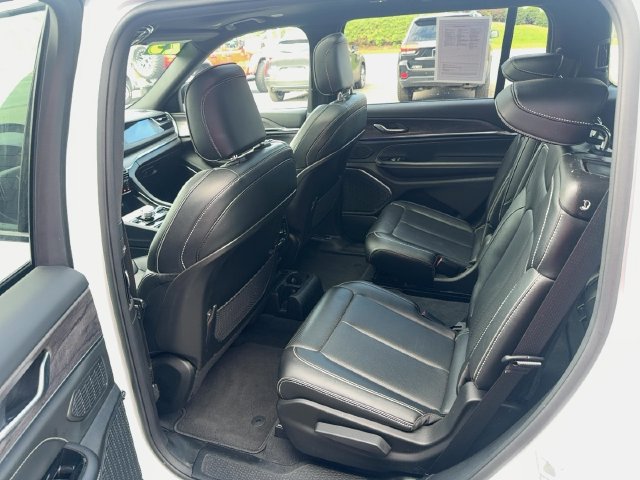 Used 2023 Jeep Grand Cherokee L Overland AWD/4WD image 14