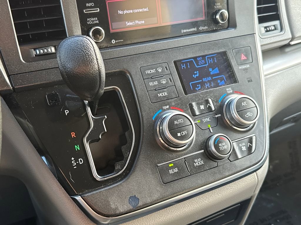 Used 2018 Toyota Sienna LE image 24