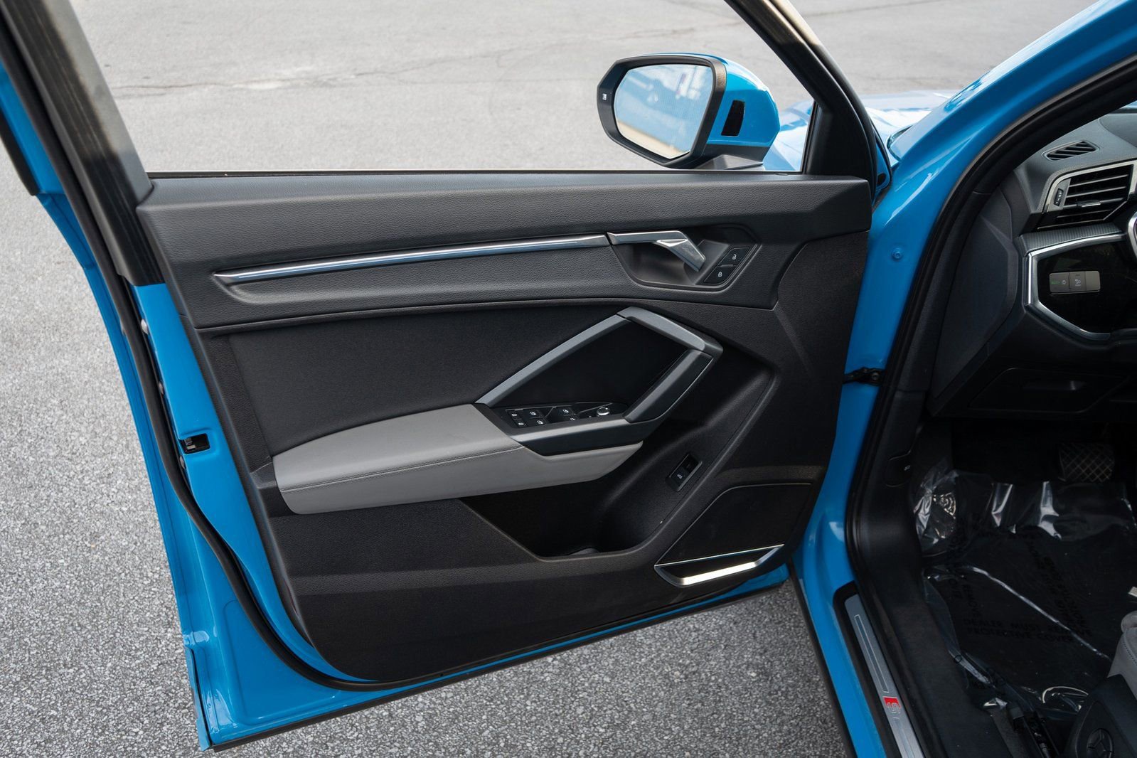 Used 2020 Audi Q3 2.0T Prestige w/ Prestige Package image 17