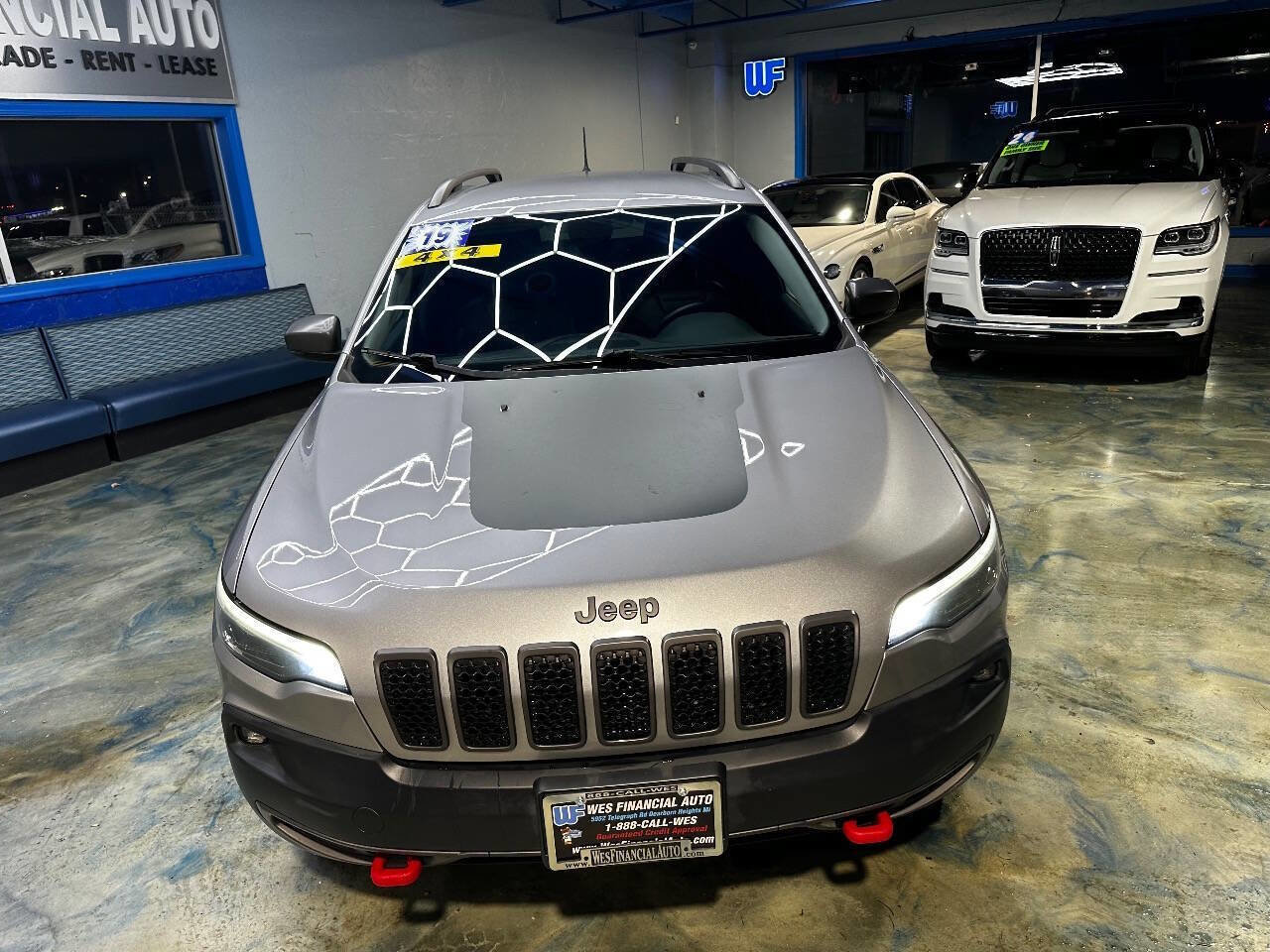 Used 2019 Jeep Cherokee Trailhawk w/ Cold Weather Group AWD/4WD image 5