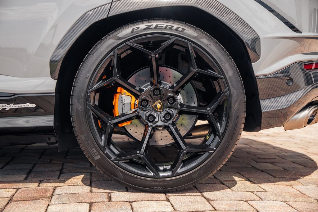 Used 2024 Lamborghini Urus Performante AWD/4WD image 17