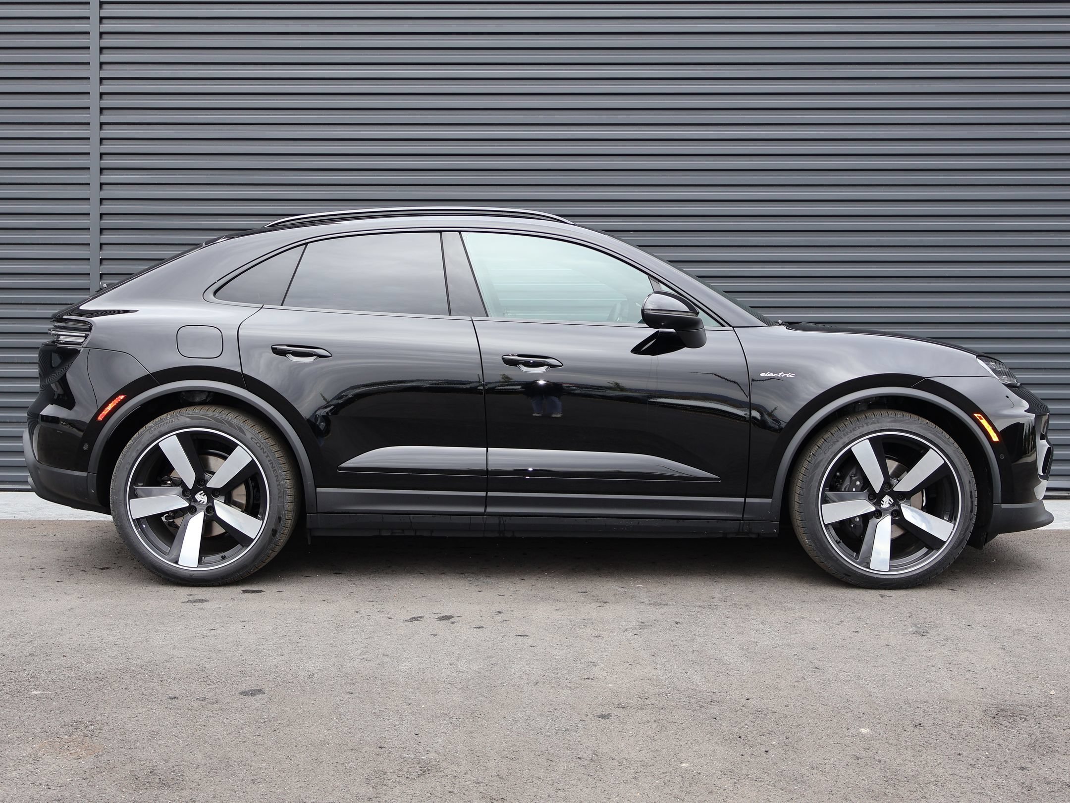 New 2026 Porsche Macan 4 Electric AWD/4WD image 8