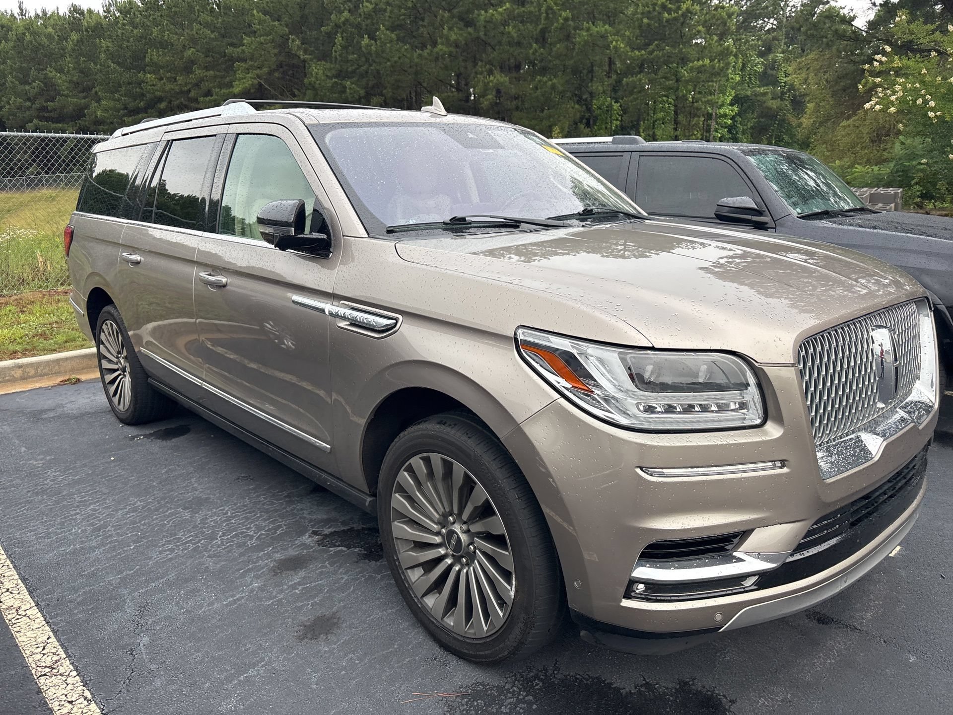 Used 2020 Lincoln Navigator L Reserve w/ Luxury Package AWD/4WD image 2