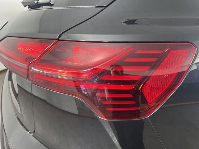 Used 2024 Audi Q8 e-tron Premium Plus w/ Premium Plus Package image 18