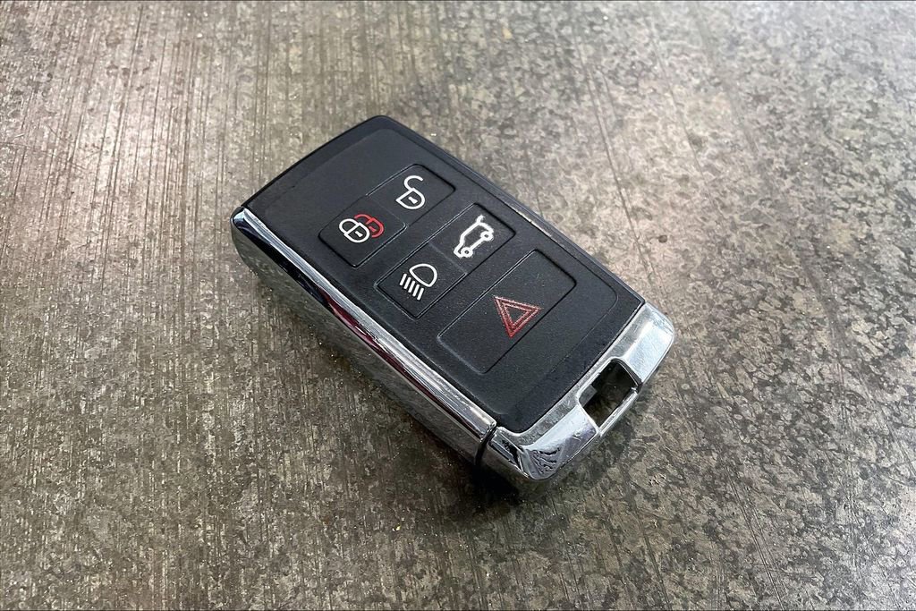 Used 2024 Land Rover Defender 110 V8 image 11