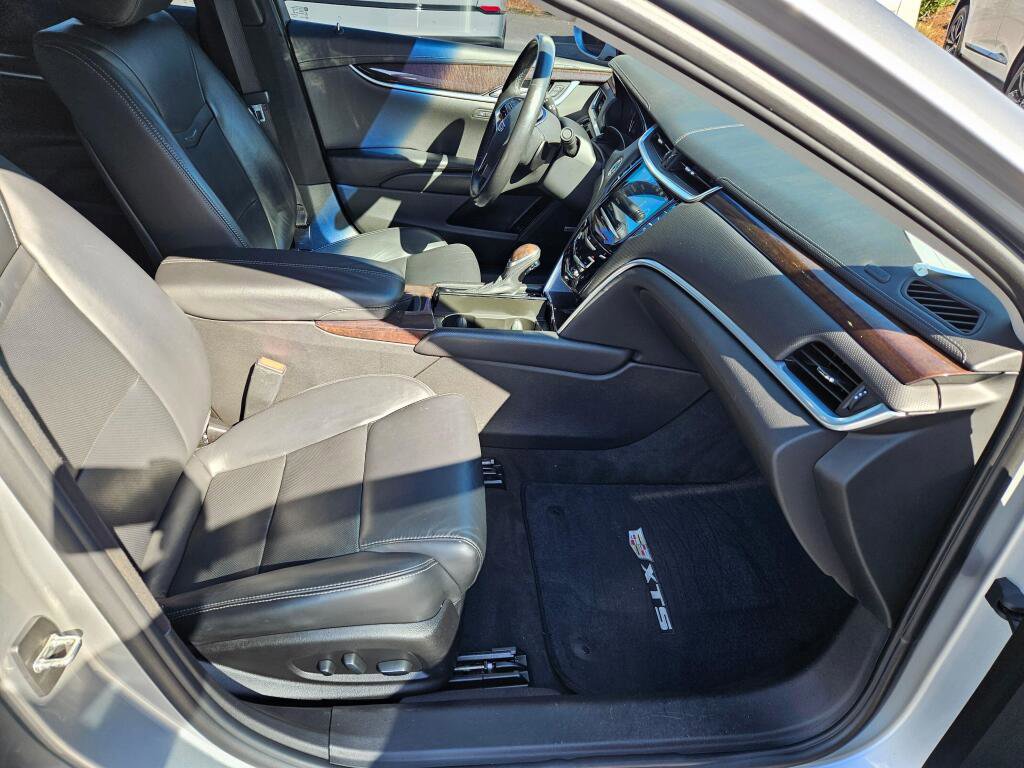 Used 2017 Cadillac XTS Luxury image 10