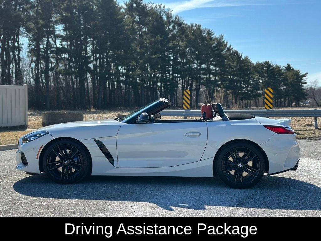 Used 2022 BMW Z4 M40i w/ Premium Package image 4