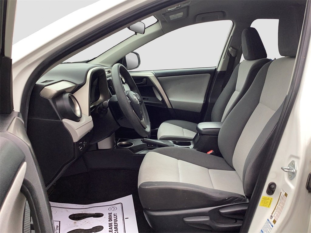 Used 2015 Toyota RAV4 LE image 9
