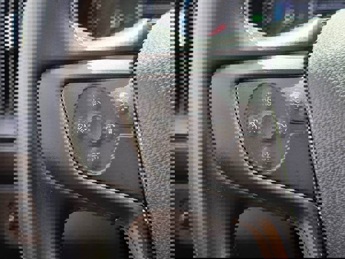 Used 2018 GMC Canyon SLE w/ SLE Convenience Package image 24