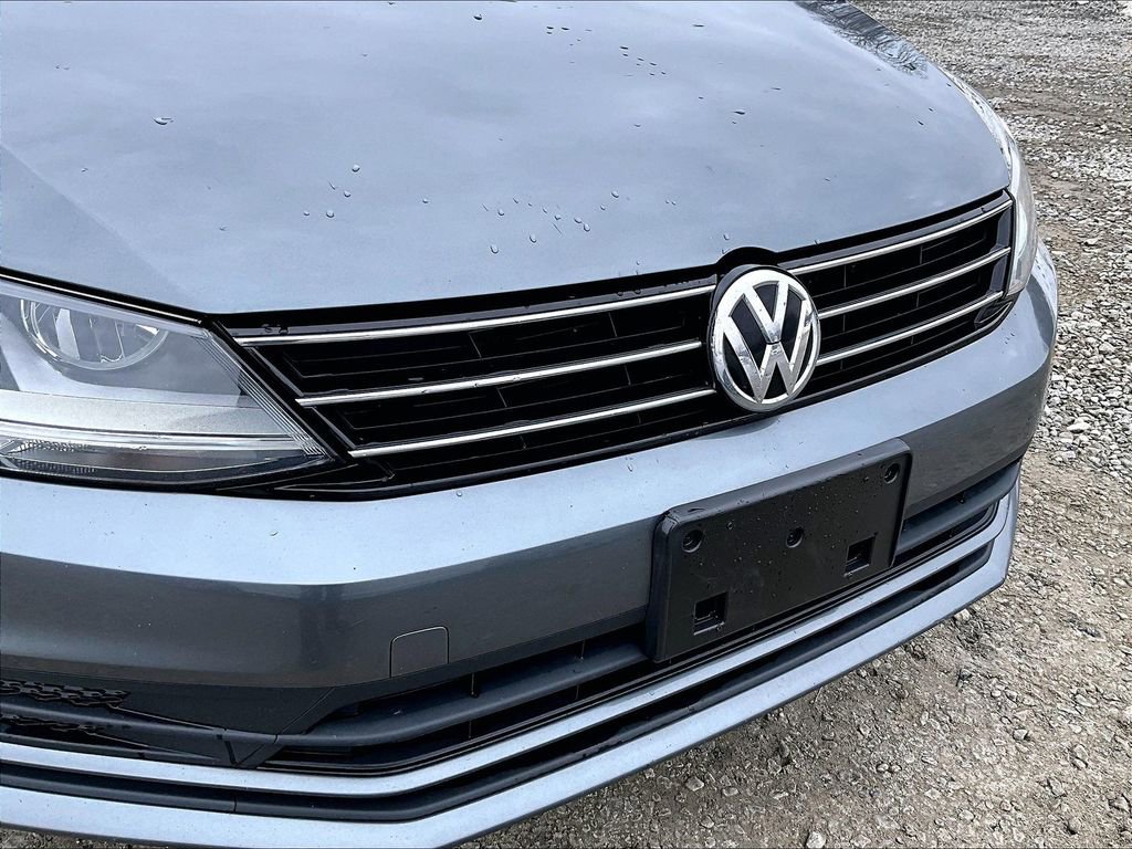 Used 2017 Volkswagen Jetta SE image 26