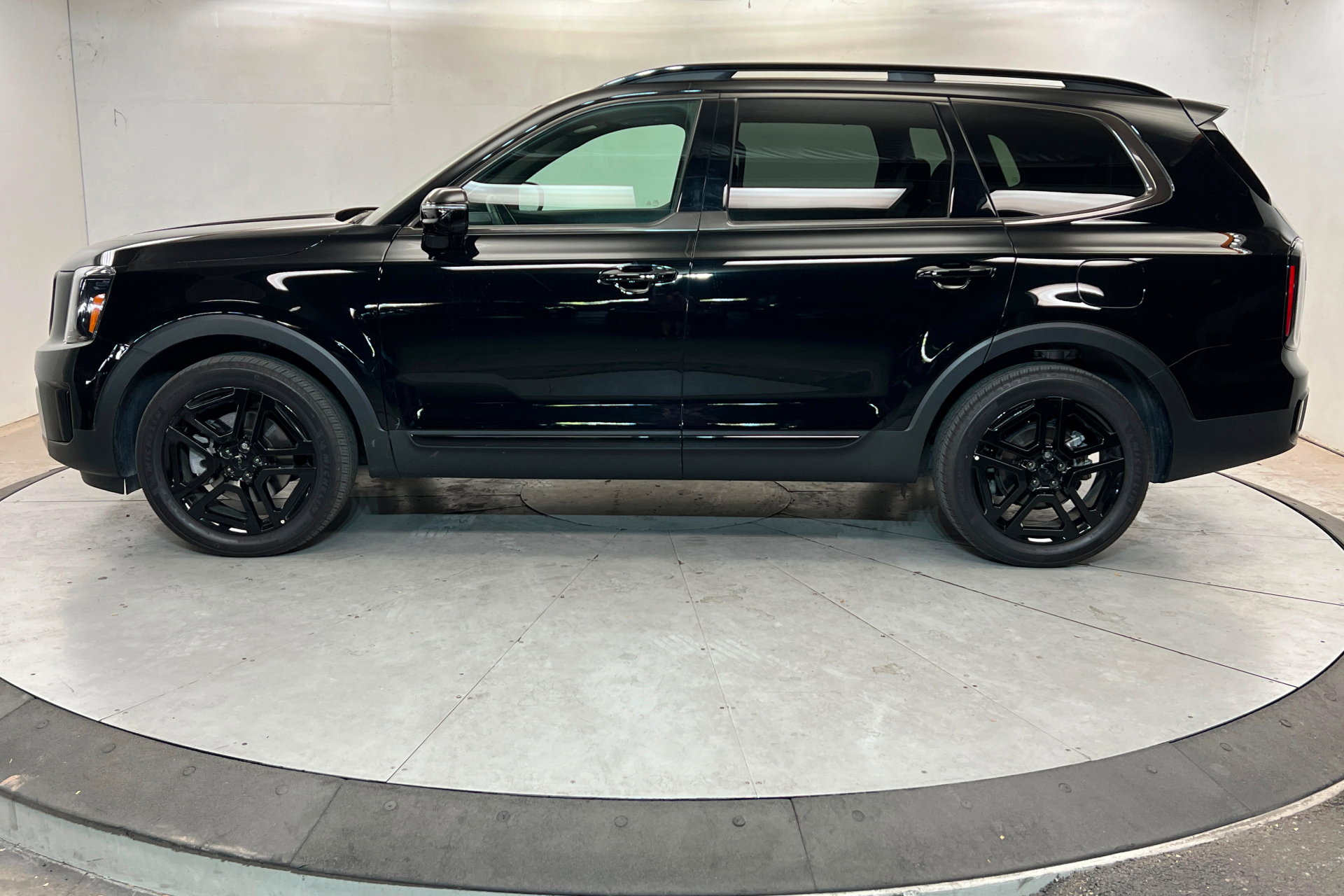 Used 2025 Kia Telluride SX Prestige X-Line image 2
