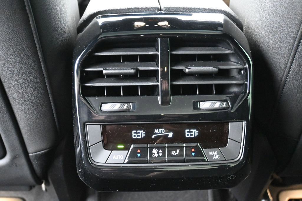 Used 2023 BMW iX xDrive50 w/ Sport Package AWD/4WD image 21