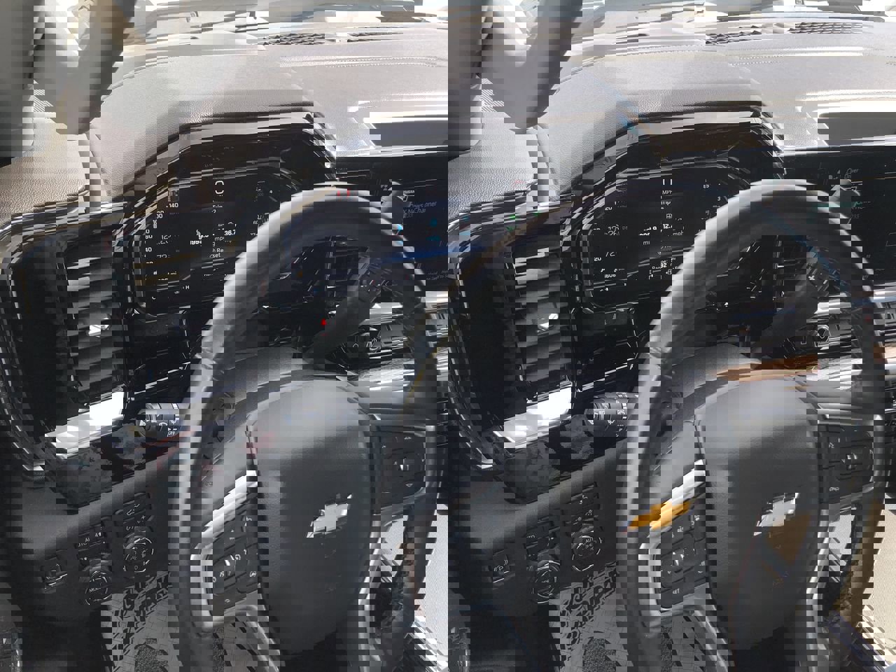 Used 2024 Chevrolet Silverado 2500 LT w/ Convenience Package image 18