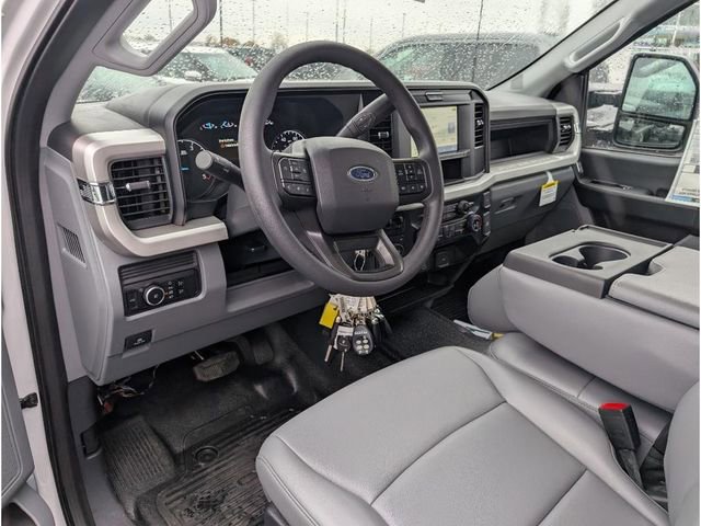 New 2025 Ford F550 4x4 Crew Cab image 13