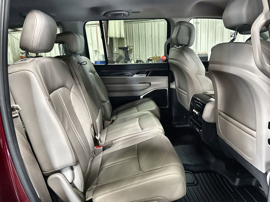 Used 2022 Jeep Wagoneer Series II AWD/4WD image 31