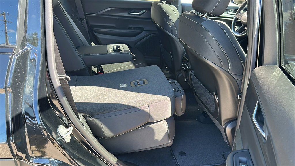 New 2025 Jeep Grand Cherokee Laredo X w/ Luxury Tech Group I image 30