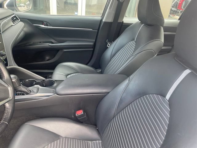Used 2018 Toyota Camry SE w/ Convenience Package FWD image 16