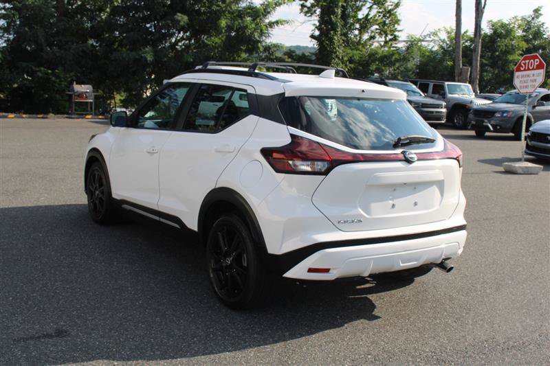 Used 2023 Nissan Kicks SR w/ Interior Electronics Package FWD image 6