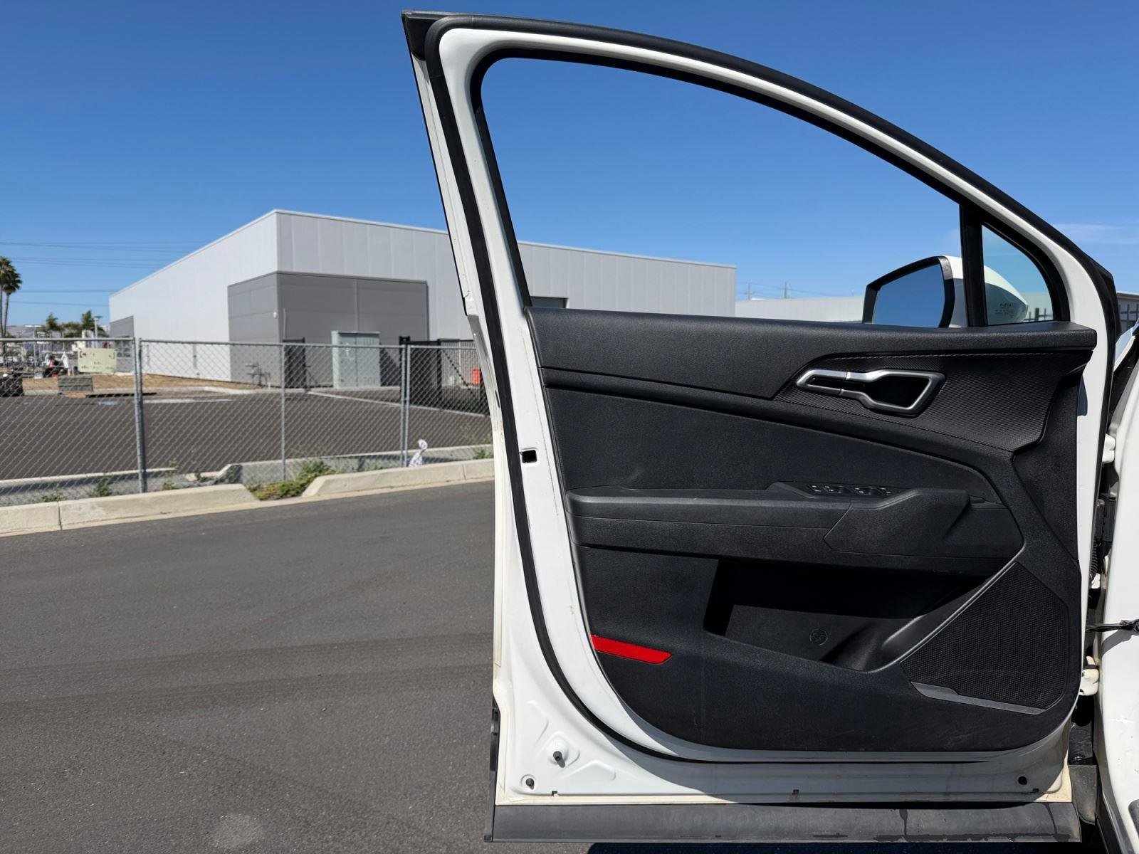 Used 2023 Kia Sportage LX image 14