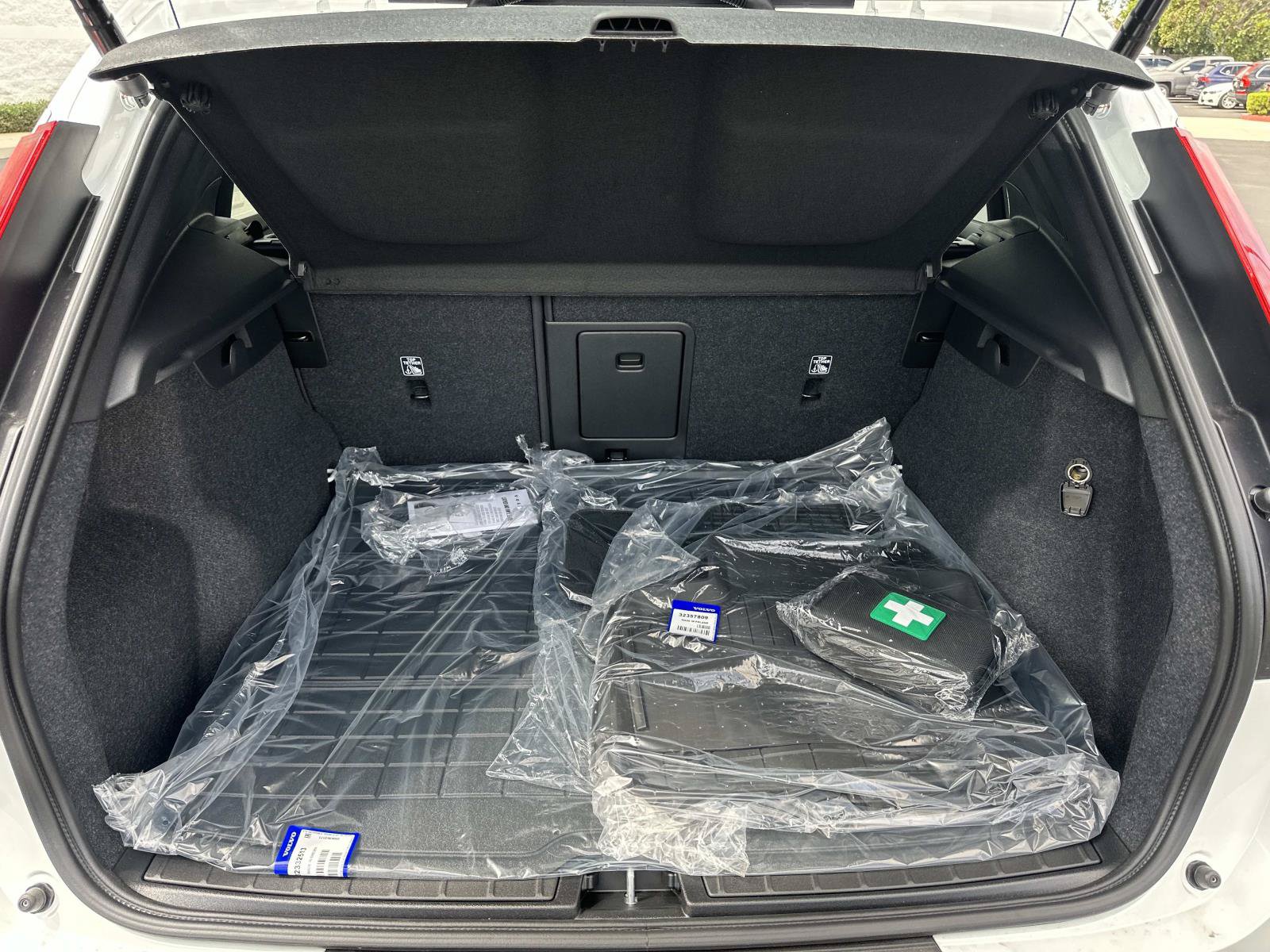 New 2026 Volvo XC40 B5 Plus w/ Protection Package Premier AWD/4WD image 18